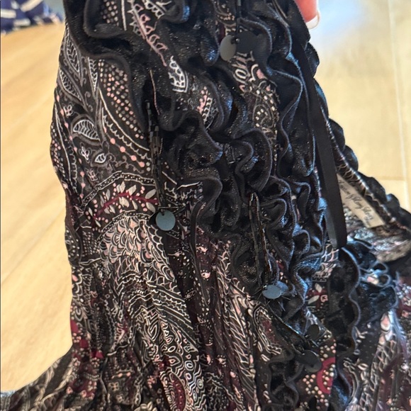 Signature by Larry Levine Woman Black and Red Beaded Paisley Blouse - Picture 11 of 12